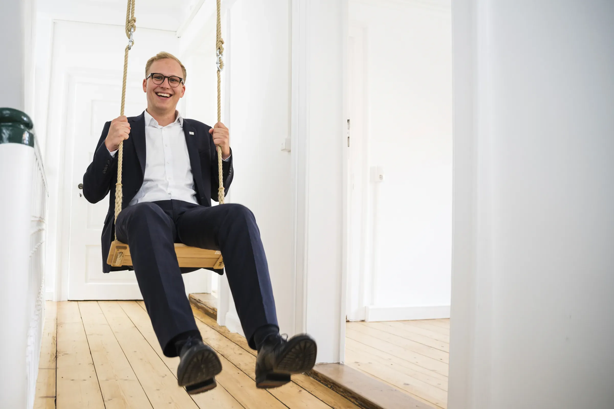 people-junicke-schaukel