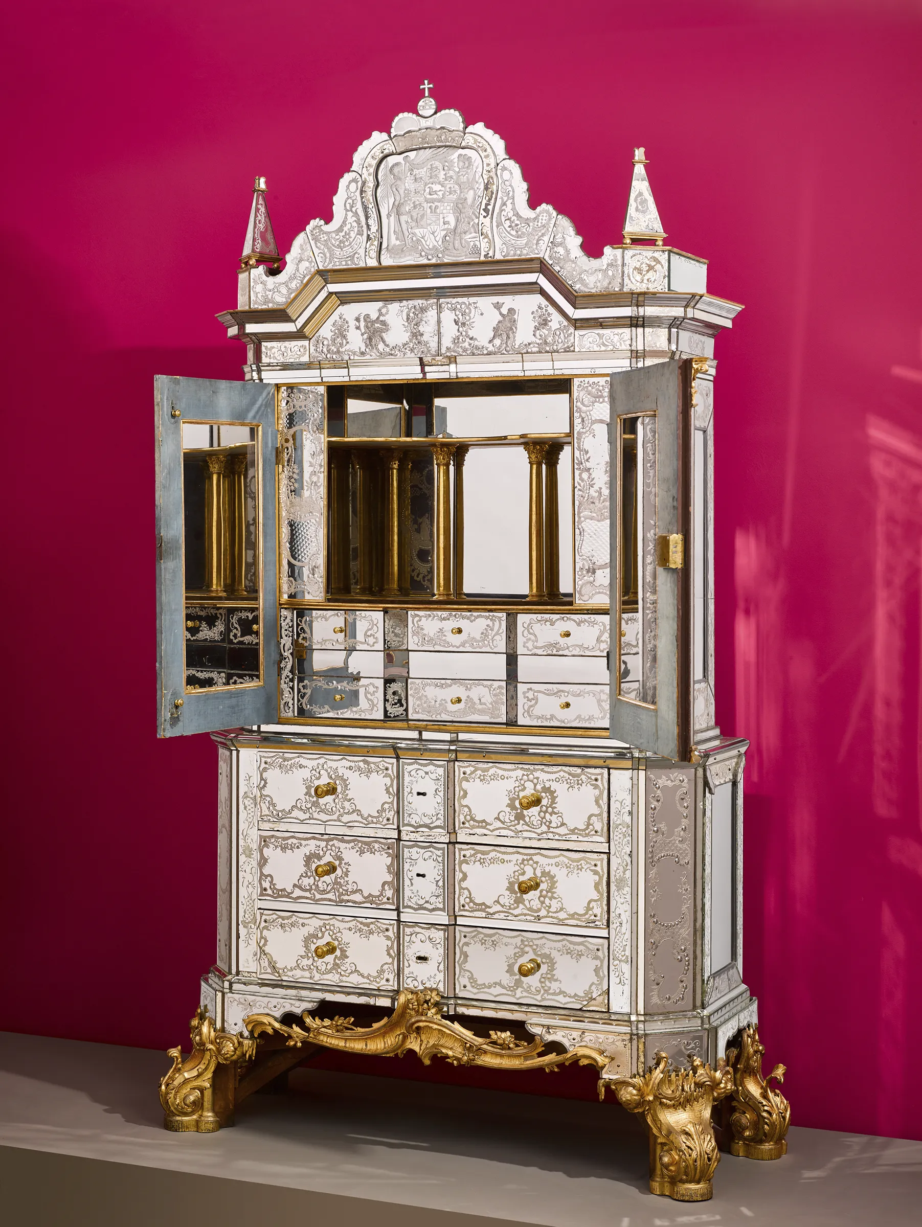 repro-museum-schrank-haum