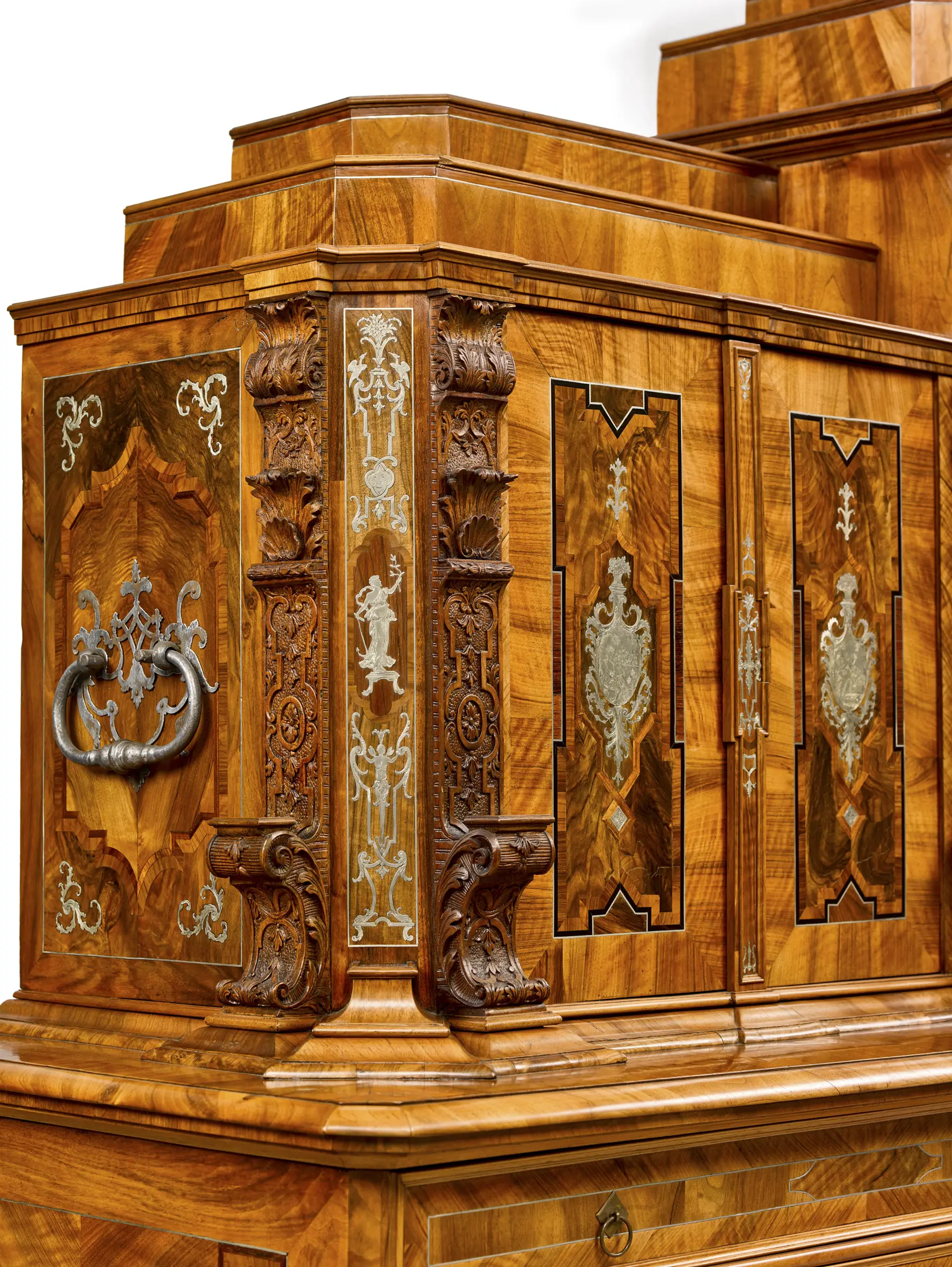 reproduktion-antiker-schrank-haum-detail