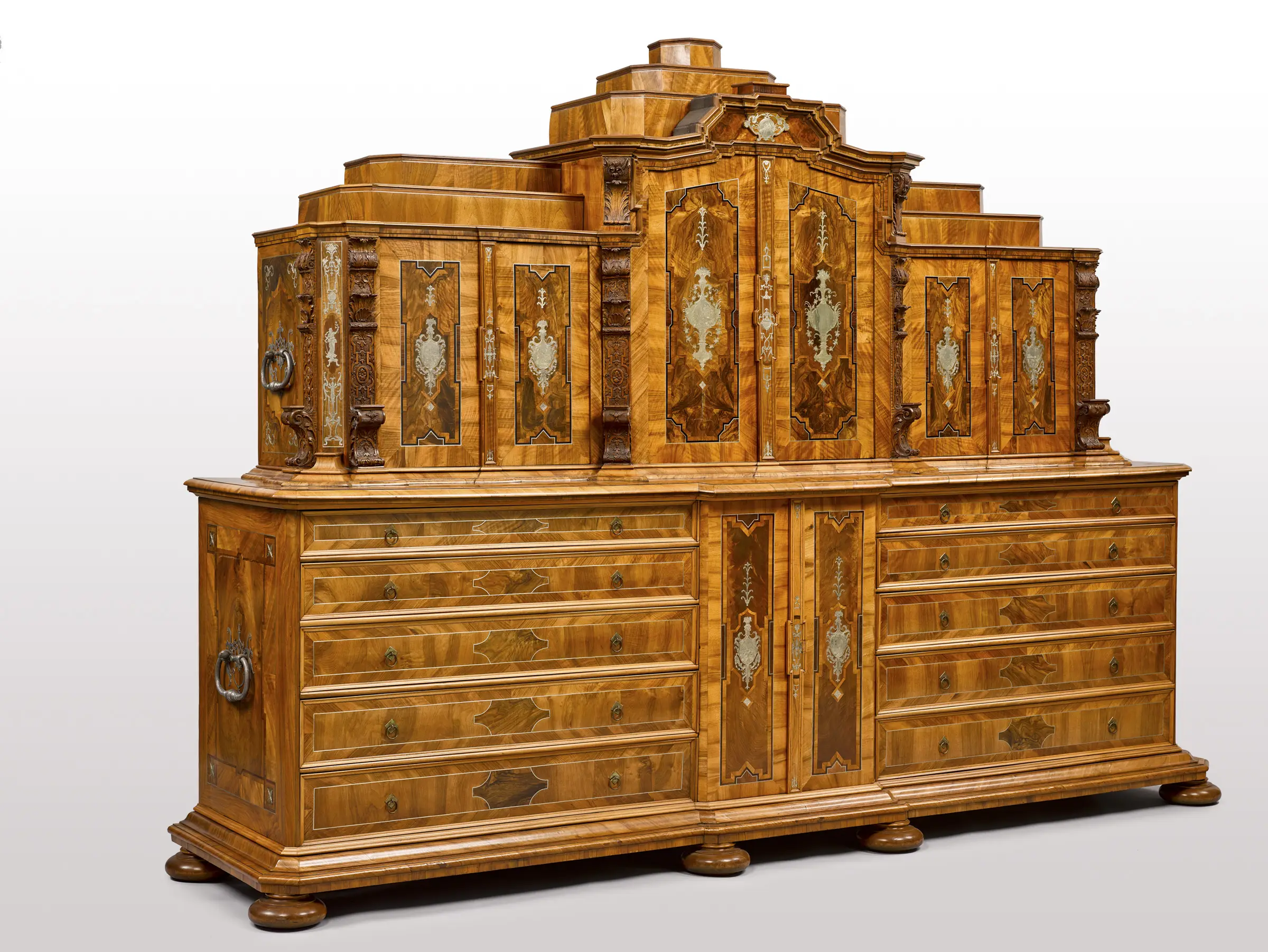 reproduktion-antiker-schrank-haum